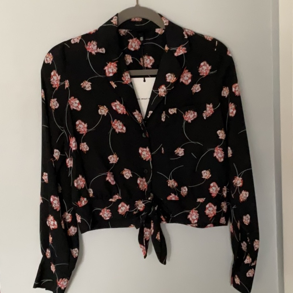 Who What Wear Black and Pink Crop Blouse with Notched Collar